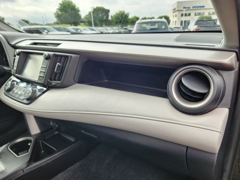 Used 2018 Toyota RAV4 XLE AWD/4WD image 17