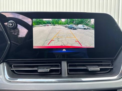 Used 2025 Chevrolet Trax LT FWD image 23