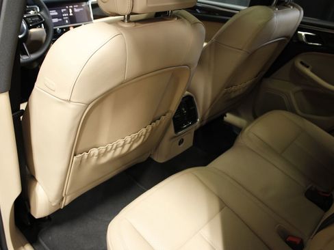 New 2026 Porsche Macan image 39