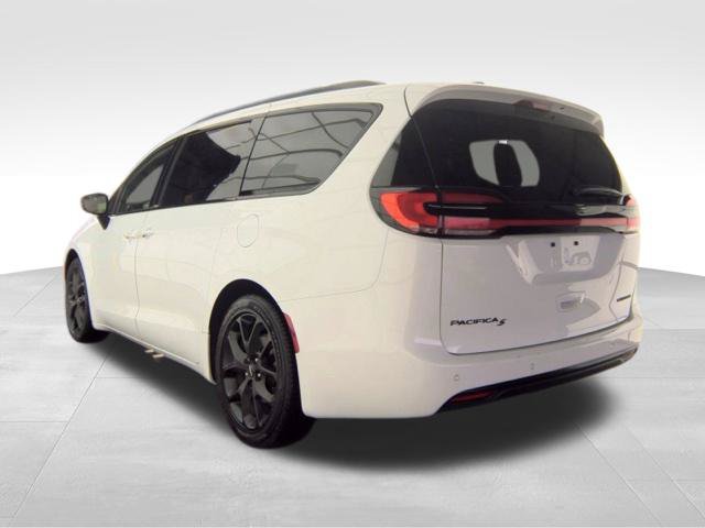 Used 2025 Chrysler Pacifica Limited FWD image 7