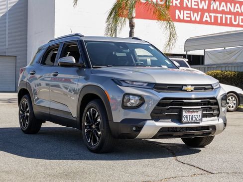 Used 2023 Chevrolet TrailBlazer LT FWD image 2