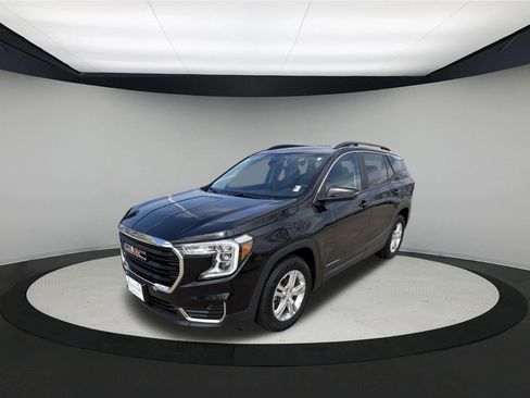 Used 2022 GMC Terrain SLE w/ Driver Convenience Package FWD image 3