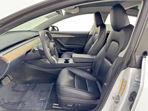 Used 2023 Tesla Model 3 Standard Range image 17