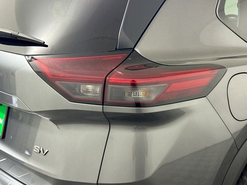 Used 2024 Nissan Rogue SV FWD image 34