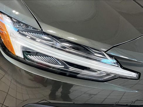 Used 2020 Volvo V60 T5 Cross Country AWD/4WD image 26