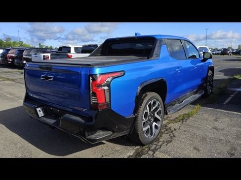 Used 2025 Chevrolet Silverado EV RST AWD/4WD image 2