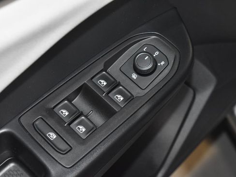 Used 2025 Volkswagen Taos S AWD/4WD image 5