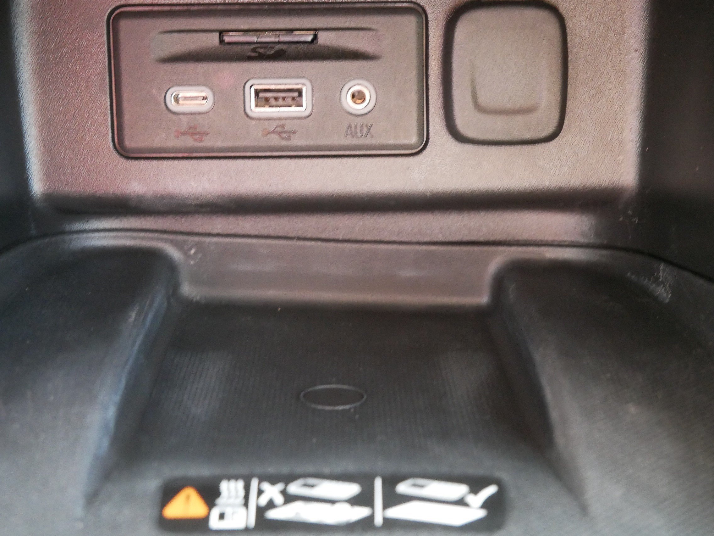 Used 2024 Chevrolet Equinox Premier AWD/4WD image 32