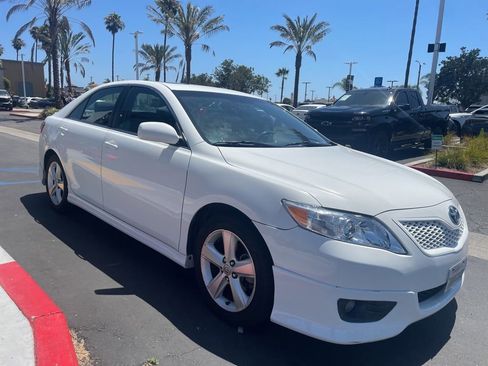 Used 2011 Toyota Camry SE w/ SE Extra-Value Pkg #1 FWD image 3
