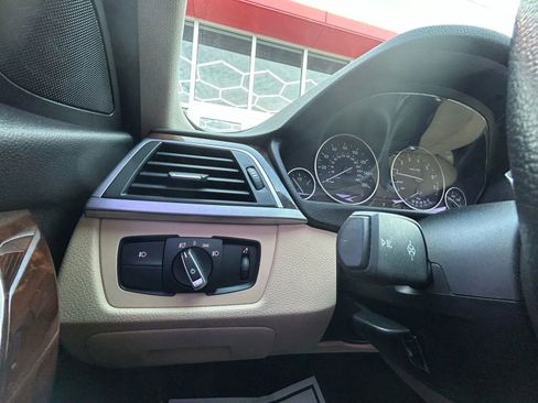 Used 2018 BMW 320i xDrive Sedan w/ Convenience Package image 12