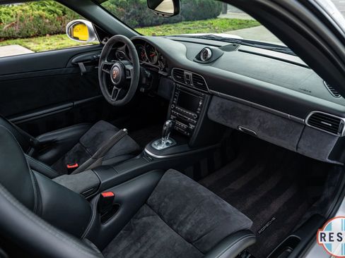 Used 2009 Porsche 911 Carrera S image 16