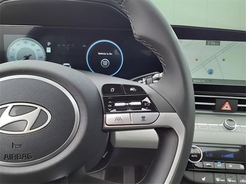 New 2025 Hyundai Elantra Limited image 16