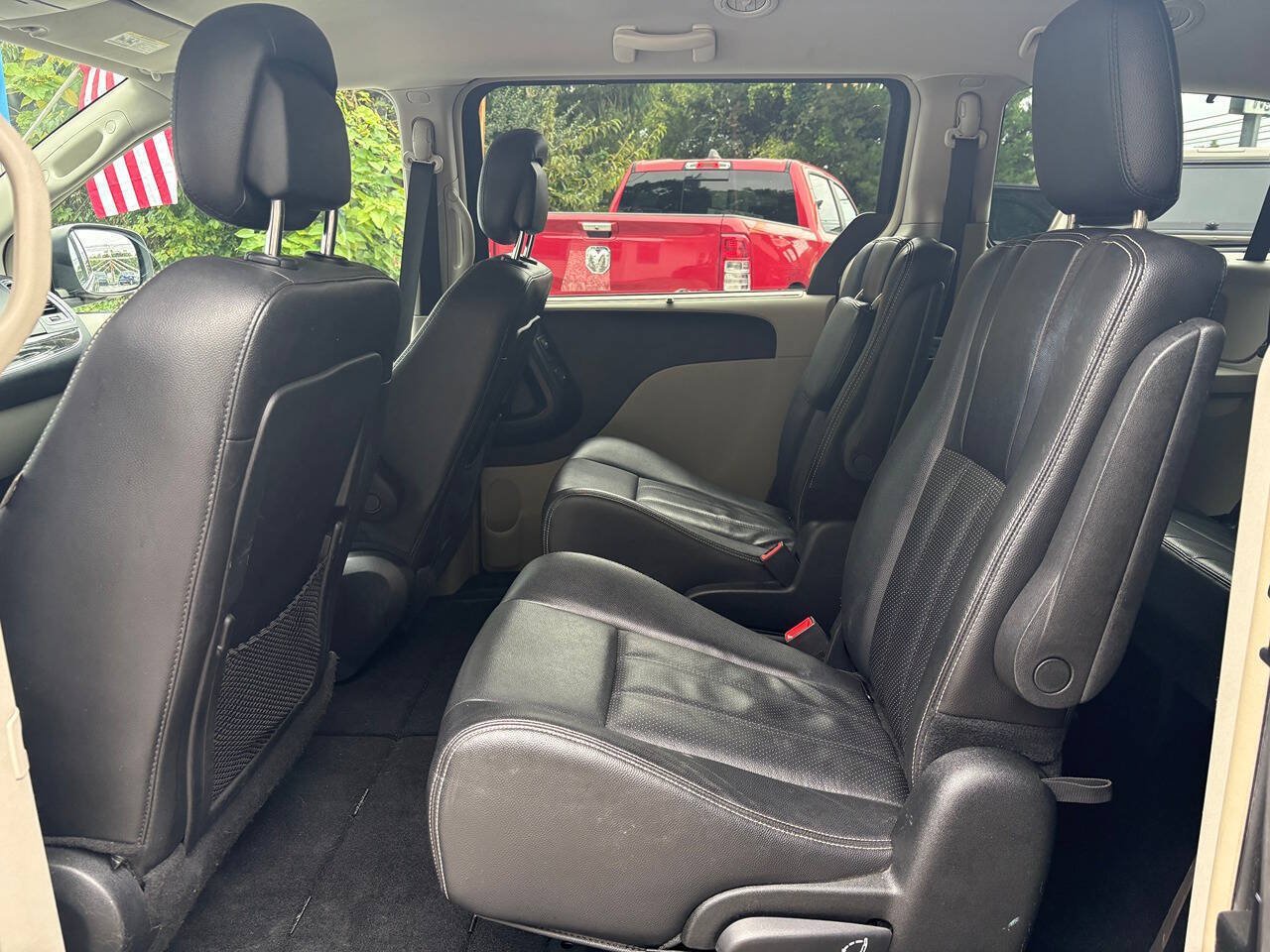 Used 2014 Chrysler Town & Country Touring-L w/ Driver Convenience Group FWD image 9