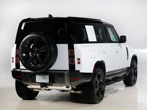 New 2026 Land Rover Defender 110 X-Dynamic SE image 2