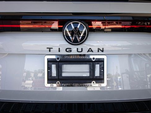 New 2026 Volkswagen Tiguan SE R-Line FWD image 18