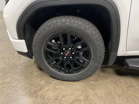 Certified 2024 GMC Sierra 1500 Elevation w/ LPO, Elevation Black Package AWD/4WD image 10