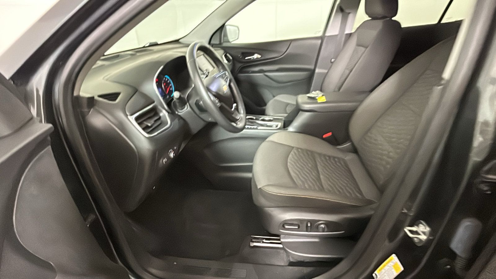 Used 2020 Chevrolet Equinox LT FWD image 14