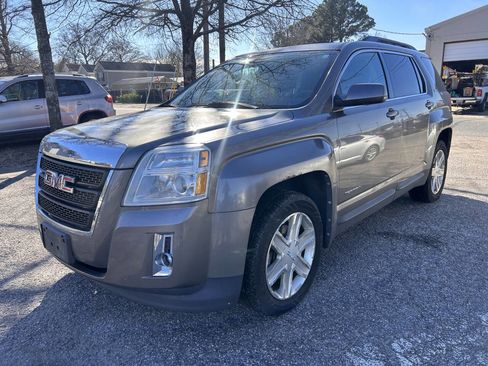Used 2011 GMC Terrain SLT image 3