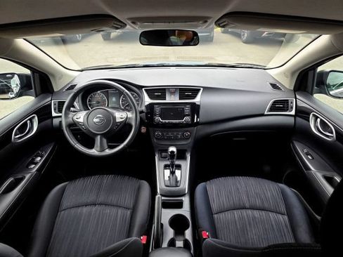 Used 2017 Nissan Sentra SV FWD image 9