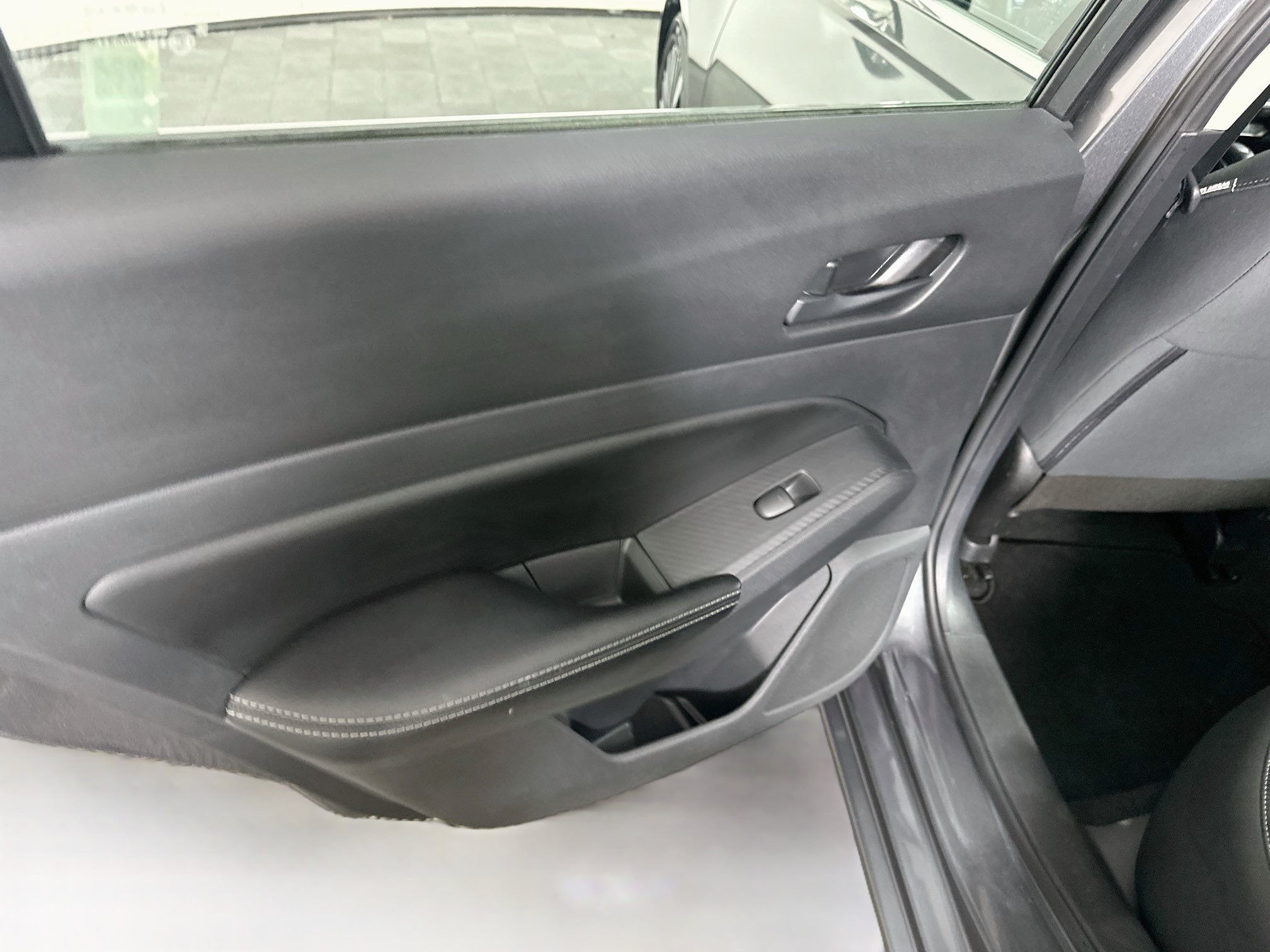 Used 2025 Nissan Altima 2.5 SV FWD image 25