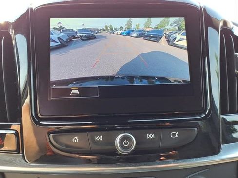 Used 2023 Chevrolet Traverse LT FWD image 19