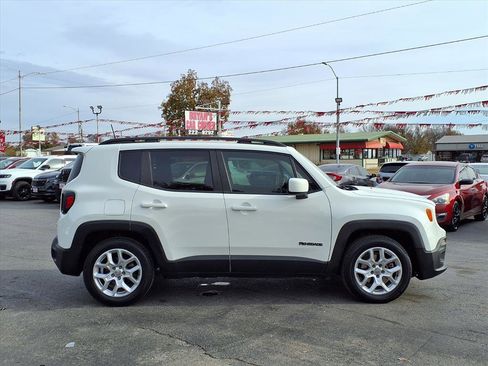 Used 2015 Jeep Renegade Latitude image 2