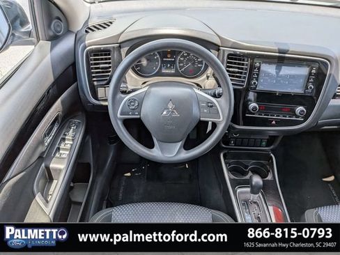 Used 2020 Mitsubishi Outlander ES AWD/4WD image 15