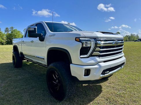 Used 2024 Chevrolet Silverado 2500 High Country w/ High Country Premium Package image 3
