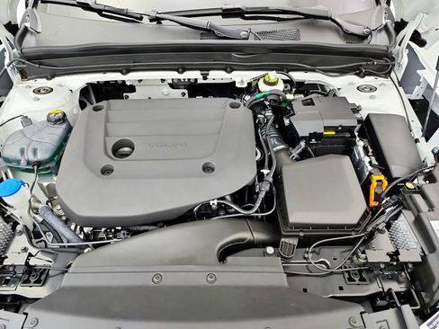 New 2026 Volvo XC40 B5 Plus w/ Protection Package Premier AWD/4WD image 28