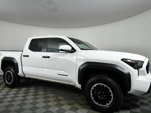 Used 2024 Toyota Tacoma TRD Off-Road image 9