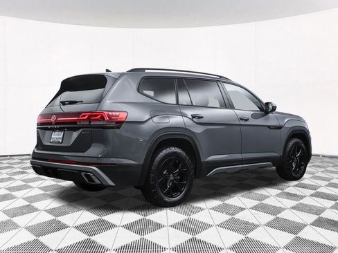 Used 2025 Volkswagen Atlas Peak Edition SE image 40