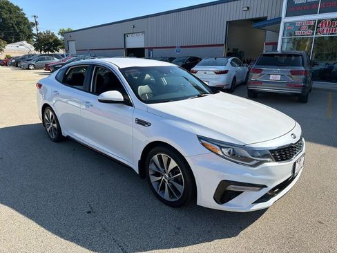 Used 2019 Kia Optima S FWD image 2