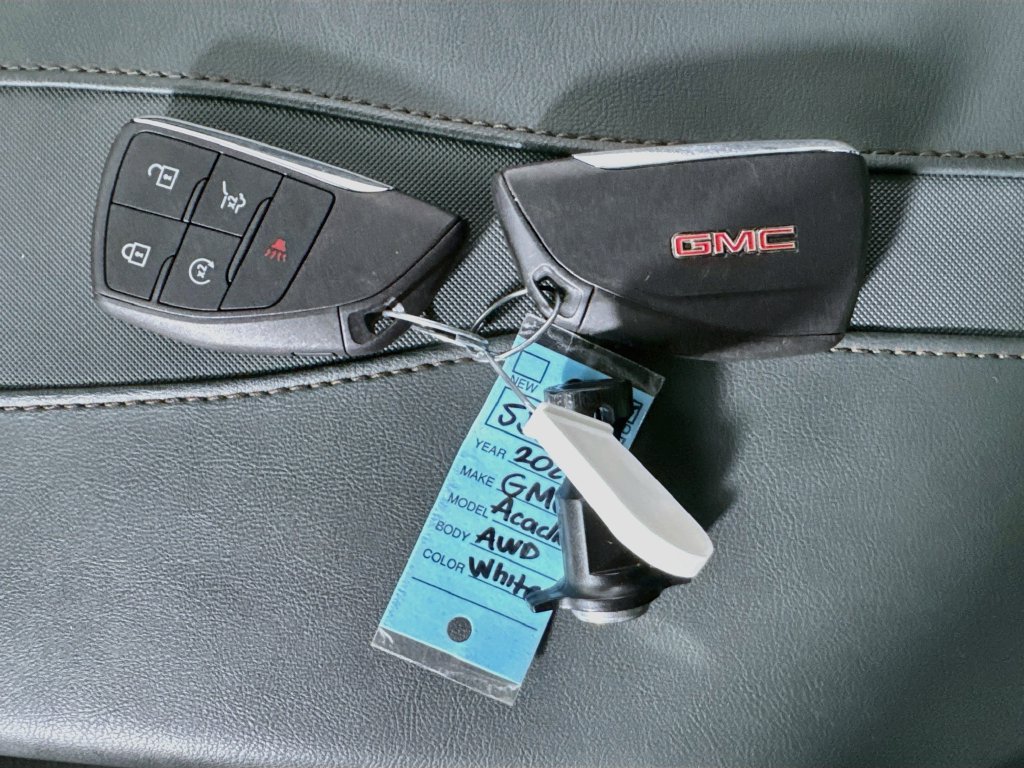 Used 2025 GMC Acadia AT4 w/ Luxury Package AWD/4WD image 40