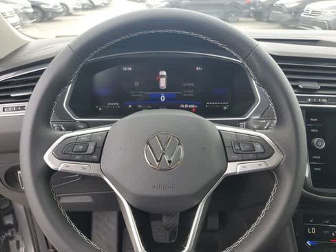 Used 2024 Volkswagen Tiguan SE FWD image 20