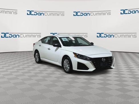 Used 2024 Nissan Altima 2.5 S FWD image 3