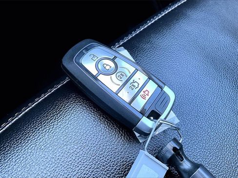 Used 2022 Ford Explorer Limited image 11