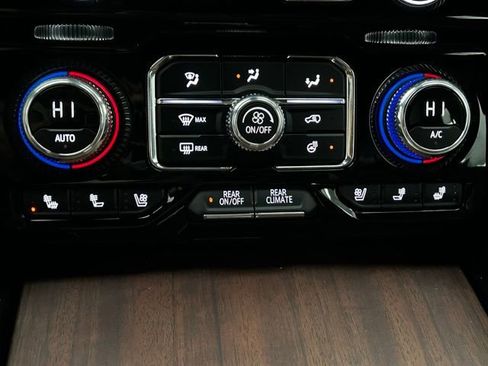 Used 2024 GMC Yukon XL Denali Ultimate image 32