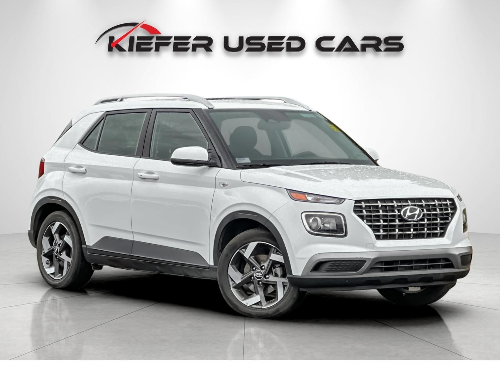 Used 2025 Hyundai Venue SEL FWD image 2