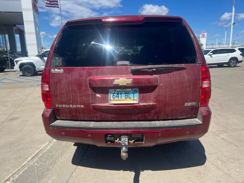 Used 2011 Chevrolet Suburban LT w/ Luxury Package AWD/4WD image 4