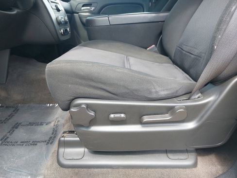 Used 2010 Chevrolet Suburban LS RWD image 24