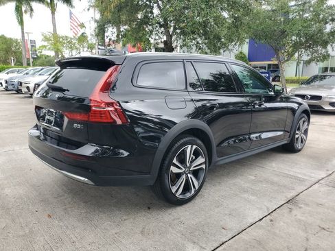 Certified 2025 Volvo V60 B5 Cross Country Plus AWD/4WD image 6
