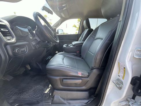 Used 2020 RAM 3500 Tradesman w/ Chrome Appearance Group image 17