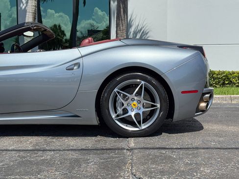 Used 2010 Ferrari California RWD image 20