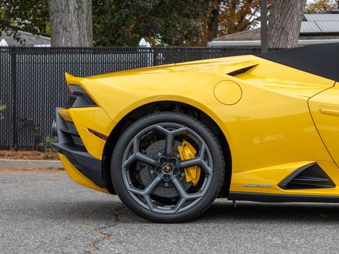 Used 2024 Lamborghini Huracan EVO image 27