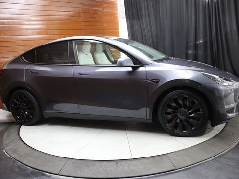 Used 2023 Tesla Model Y Performance image 12