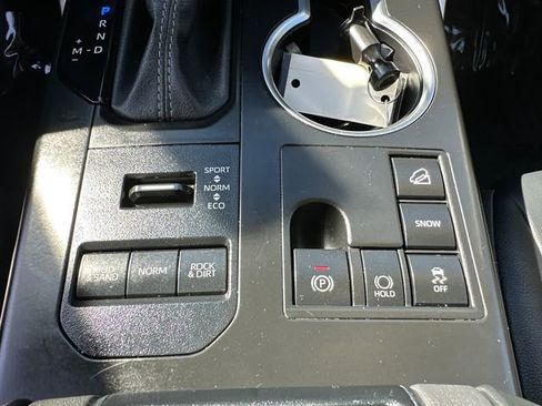 Certified 2024 Toyota Highlander XLE AWD/4WD image 29