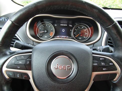 Used 2015 Jeep Cherokee Limited AWD/4WD image 11