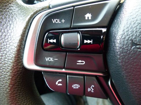 Used 2019 Honda Accord EX image 26