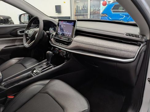 Certified 2022 Jeep Compass Latitude w/ Sun and Sound Group FWD image 26