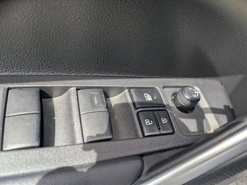Used 2024 Toyota Corolla Cross LE FWD image 11